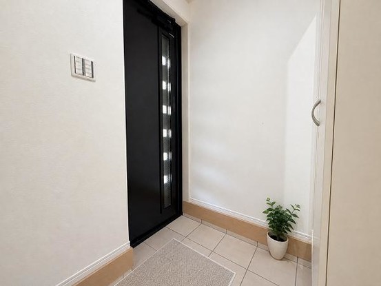 townhouse 神奈川県横浜市西区北幸１丁目11-11　NMF 横浜西口ビル　1F