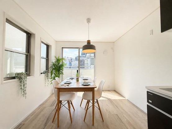 townhouse 神奈川県横浜市西区北幸１丁目11-11　NMF 横浜西口ビル　1F