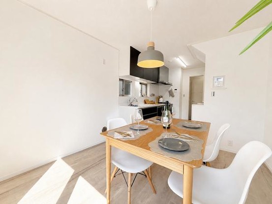 townhouse 神奈川県横浜市西区北幸１丁目11-11　NMF 横浜西口ビル　1F