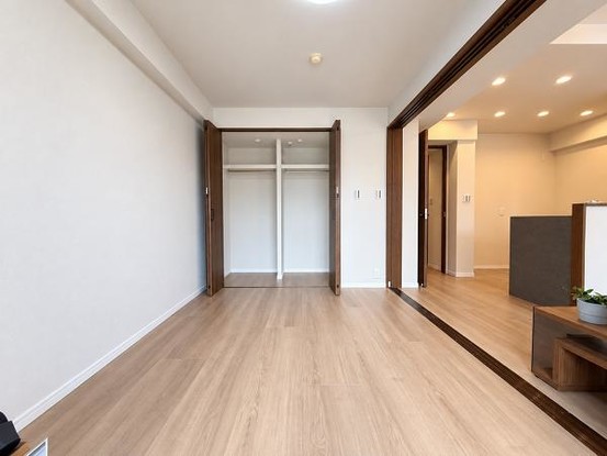 apartment 神奈川県横浜市西区北幸１丁目11-11　NMF 横浜西口ビル　1F