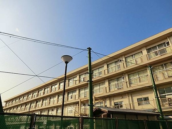 townhouse 神奈川県横浜市西区北幸１丁目11-11　NMF 横浜西口ビル　1F