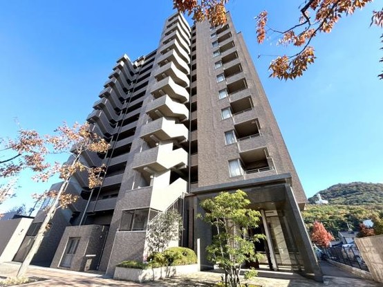 apartment 香川県丸亀市田村町1774番地2　マイタウン　西棟中