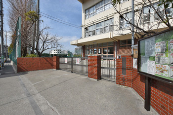 apartment 東京都足立区竹の塚６丁目1-11-1T・キューブ2F