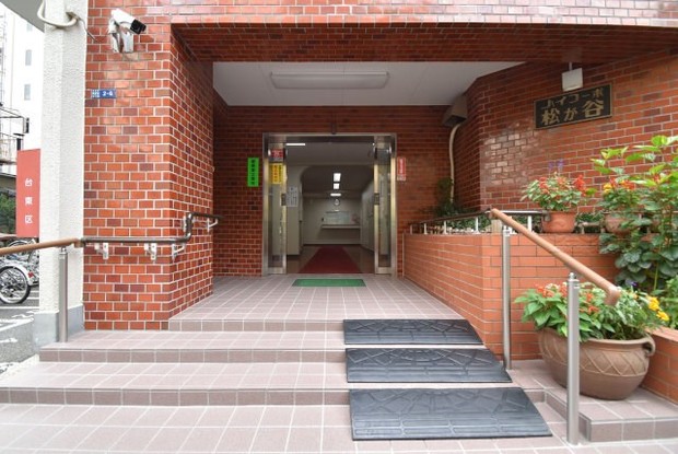 apartment 東京都渋谷区神宮前４丁目11-6　表参道千代田ビル7F