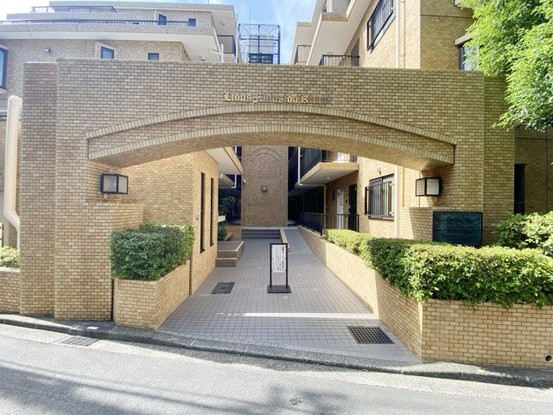 apartment 東京都渋谷区神宮前４丁目11-6　表参道千代田ビル7F