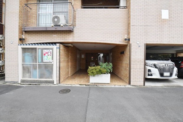 apartment 東京都渋谷区神宮前４丁目11-6　表参道千代田ビル7F