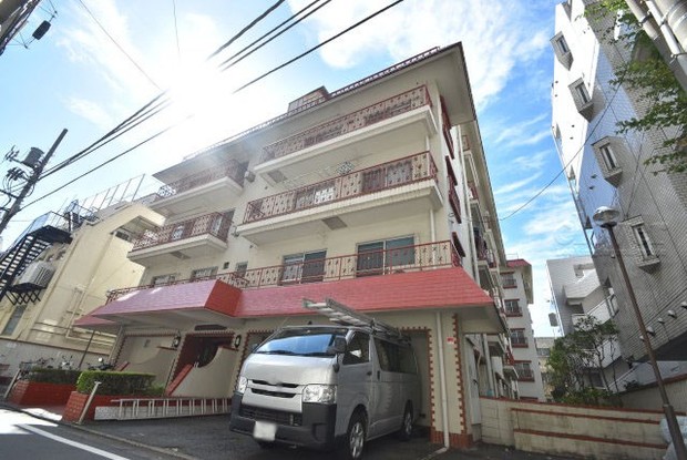 apartment 東京都渋谷区神宮前４丁目11-6　表参道千代田ビル7F