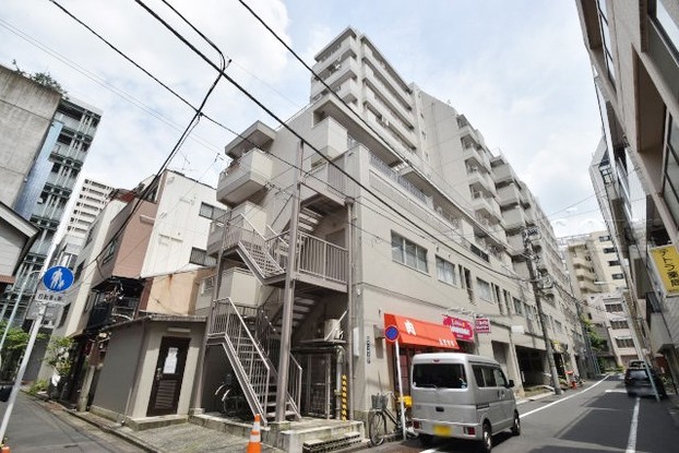 apartment 東京都渋谷区神宮前４丁目11-6　プレファス表参道7F