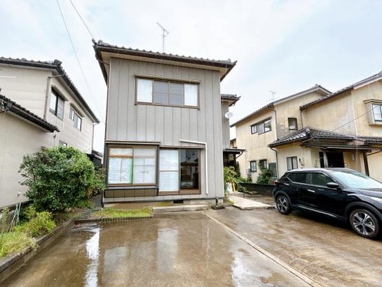 detached 富山県砺波市秋元
地図を見る