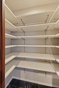 apartment 東京都江東区豊洲４丁目2-2 関崎ビル1F