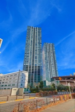 apartment 東京都江東区豊洲４丁目2-2 関崎ビル1F