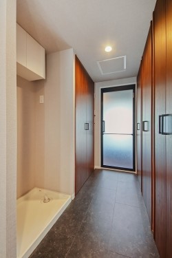 apartment 東京都江東区豊洲４丁目2-2 関崎ビル1F