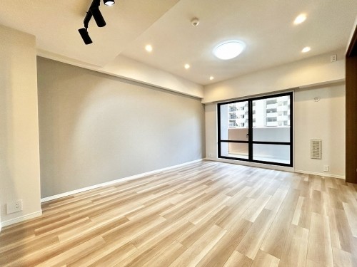 apartment 東京都江東区豊洲４丁目2-2 関崎ビル1F