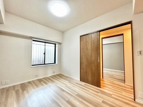 apartment 東京都江東区豊洲４丁目2-2 関崎ビル1F
