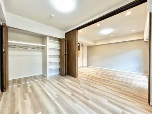 apartment 東京都江東区豊洲４丁目2-2 関崎ビル1F