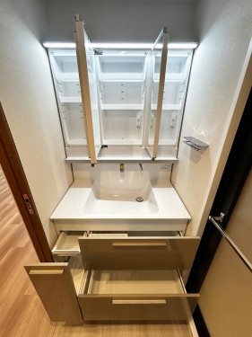 apartment 東京都江東区豊洲４丁目2-2 関崎ビル1F