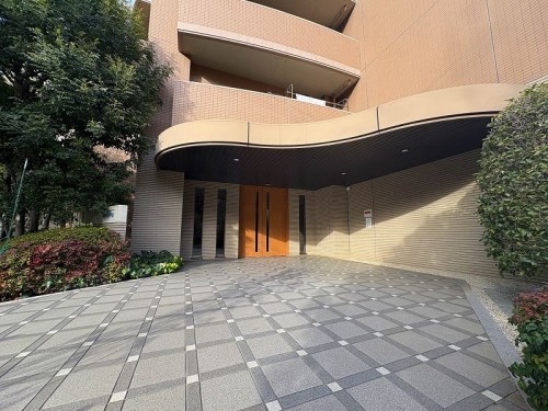 apartment 東京都江東区豊洲４丁目2-2 関崎ビル1F