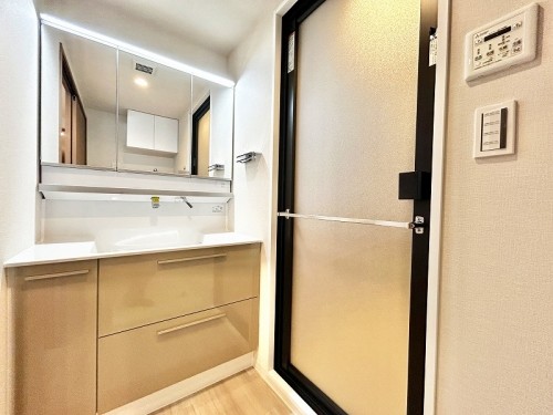 apartment 東京都江東区豊洲４丁目2-2 関崎ビル1F