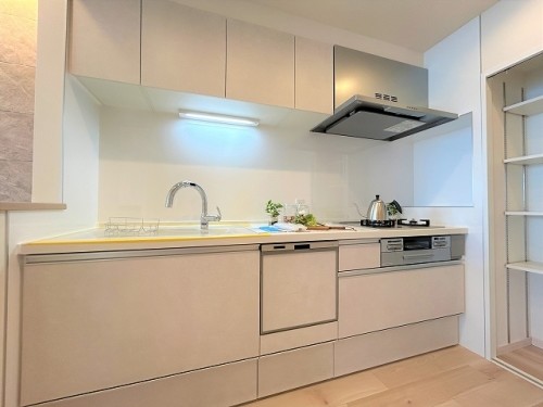 apartment 東京都江東区豊洲４丁目2-2 関崎ビル1F