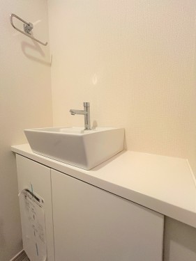 apartment 東京都江東区豊洲４丁目2-2 関崎ビル1F