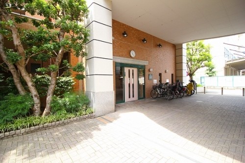 apartment 東京都江東区豊洲４丁目2-2 関崎ビル1F