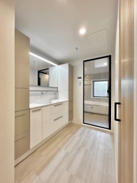 apartment 千葉県千葉市中央区富士見２丁目5-12 GRAND　CENTRAL　CHIBA1階