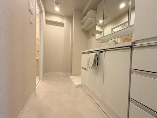 apartment 千葉県千葉市中央区富士見２丁目5-12 GRAND　CENTRAL　CHIBA1階