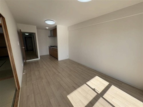 apartment 大阪府大阪市中央区道修町１丁目5-18 朝日生命道修町ビル1F