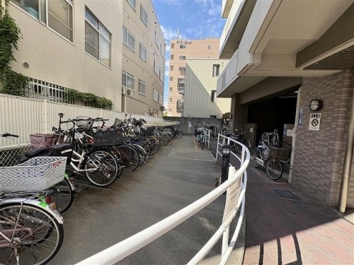 apartment 大阪府大阪市中央区道修町１丁目5-18 朝日生命道修町ビル1F