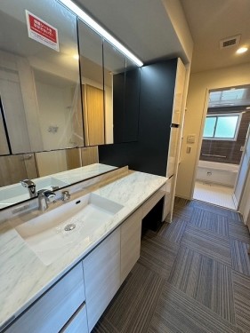apartment 大阪府豊中市新千里東町１丁目4-1 阪急千里中央ビル10F
