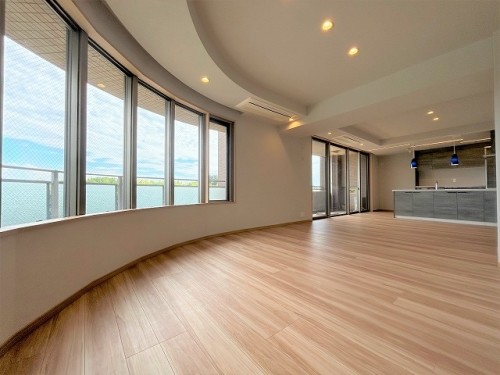 apartment 大阪府豊中市新千里東町１丁目4-1 阪急千里中央ビル10F