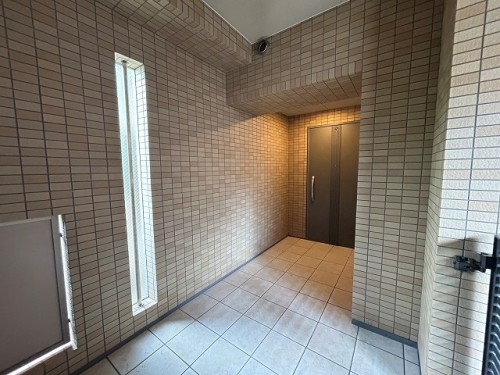 apartment 大阪府豊中市新千里東町１丁目4-1 阪急千里中央ビル10F