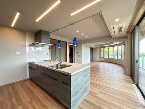 apartment 大阪府豊中市新千里東町１丁目4-1 阪急千里中央ビル10F