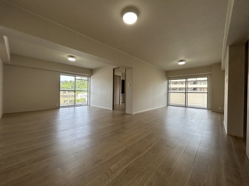 apartment 大阪府豊中市新千里東町１丁目4-1 阪急千里中央ビル10F