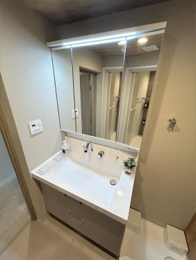 apartment 大阪府豊中市新千里東町１丁目4-1 阪急千里中央ビル10F