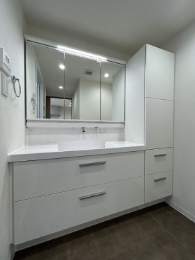 apartment 大阪府豊中市新千里東町１丁目4-1 阪急千里中央ビル10F