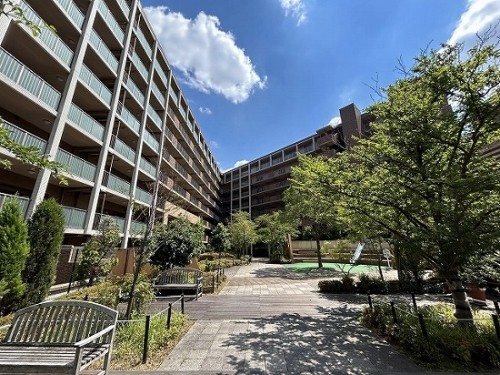apartment 大阪府豊中市新千里東町１丁目4-1 阪急千里中央ビル10F