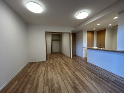 apartment 大阪府豊中市新千里東町１丁目4-1 阪急千里中央ビル10F