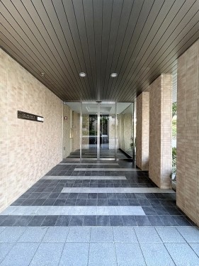 apartment 大阪府豊中市新千里東町１丁目4-1 阪急千里中央ビル10F