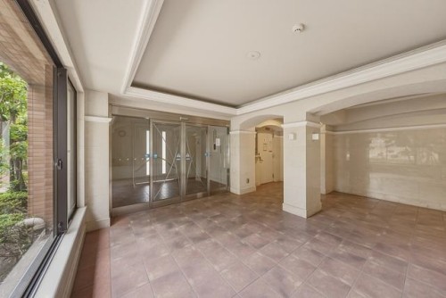 apartment 大阪府豊中市新千里東町１丁目4-1 阪急千里中央ビル10F