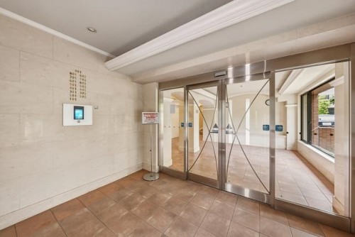 apartment 大阪府豊中市新千里東町１丁目4-1 阪急千里中央ビル10F