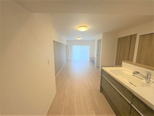 apartment 大阪府豊中市新千里東町１丁目4-1 阪急千里中央ビル10F