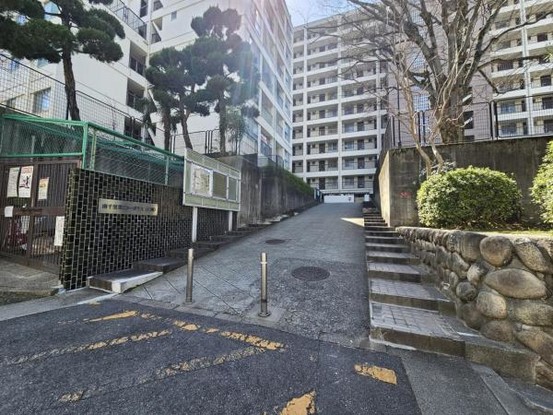apartment 大阪府吹田市千里山西６丁目
地図を見る
