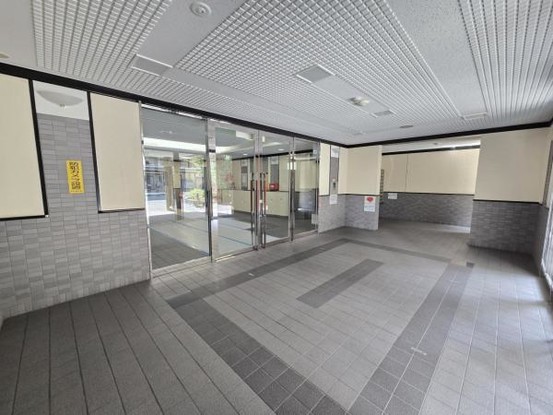 apartment 大阪府東大阪市御厨南３丁目
地図を見る