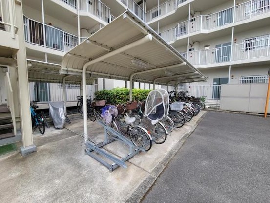 apartment 大阪府吹田市千里山松が丘
地図を見る