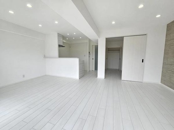 apartment 大阪府吹田市江坂町２丁目
地図を見る