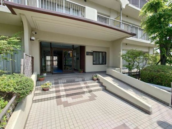 apartment 大阪府摂津市新在家２丁目
地図を見る