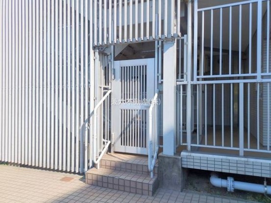 apartment 東京都練馬区大泉学園町１丁目29-7 兼六第四ビル1F