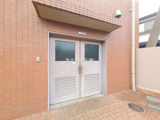 apartment 東京都練馬区大泉学園町１丁目29-7 兼六第四ビル1F