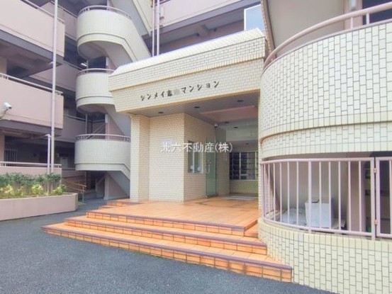 apartment 東京都練馬区大泉学園町１丁目29-7 兼六第四ビル1F